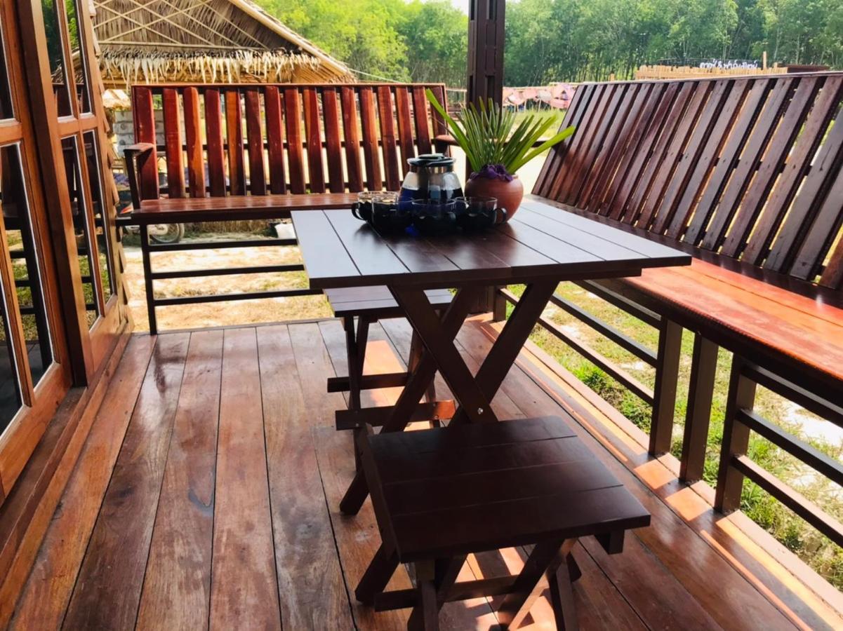 ไร่นาบัวหลวง คาเฟ่ & ฟาร์มสเตย์ Raina Bualuang Cafe & Farm Stay Ban Na No Екстериор снимка