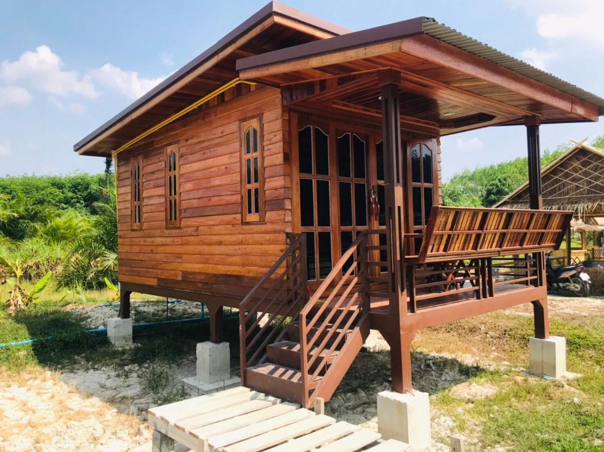 ไร่นาบัวหลวง คาเฟ่ & ฟาร์มสเตย์ Raina Bualuang Cafe & Farm Stay Ban Na No Екстериор снимка